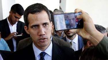 Juan Guaidó, presidente encargado de Venezuela, ofrece declaraciones a los medios.