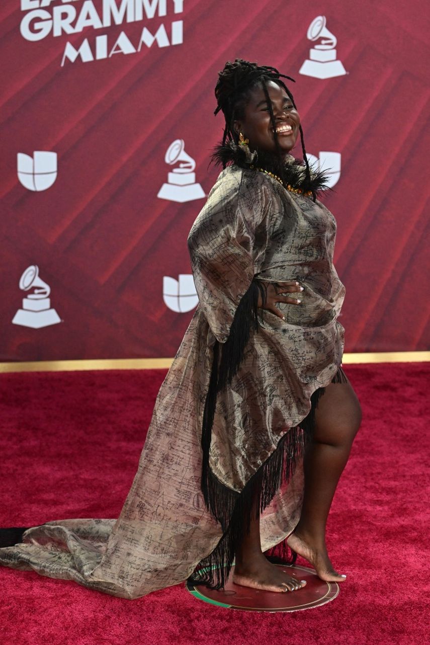 La cantante cubana Dayme Arocena asiste a la 25a Entrega Anual de los Premios Latin Grammy en el Kaseya Center en Miami, Florida, el 14 de noviembre de 2024.