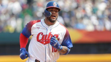 El pelotero cubano Yoán Moncada corre al plato tras anotar en un doble de dos carreras de su selección en el primer inning de su juego del Grupo A contra Taiwán en el Clásico Mundial de béisbol, en el Estadio Intercontinental de Béisbol de Taichung, en Taichung, Taiwán, el domingo 12 de marzo de 2023.&nbsp;