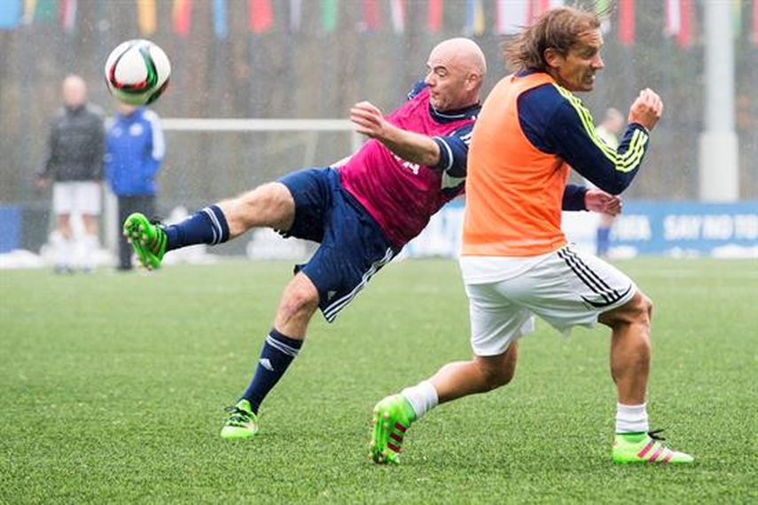 Infantino (izquierda) se convirtió el pasado día 26 en el noveno presidente de la FIFA durante el Congreso Extraordinario celebrado en Zúrich, después de lograr 115 votos en la segunda vuelta. (EFE)