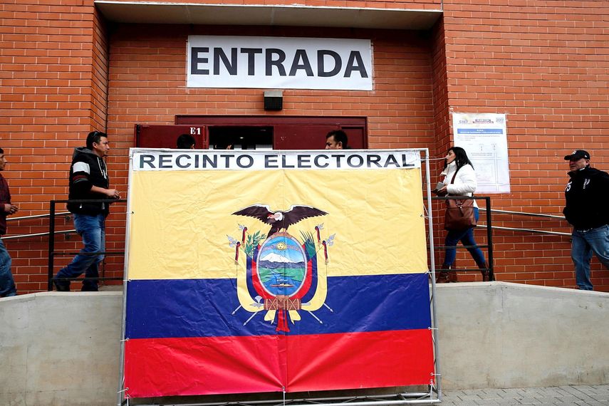 Casi 12,8 millones de ecuatorianos eligen &nbsp;en las urnas al presidente que sucederá a Rafael Correa así como a los 137 legisladores de la Asamblea Nacional y a cinco integrantes del Parlamento Andino.&nbsp;