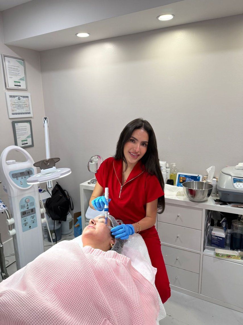 Fabiola Lucena realiza el tratamiento.&nbsp;