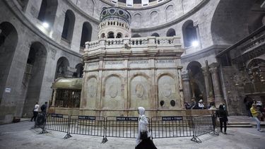 El Santo Sepulcro ha estado abierto durante todo el proceso de restauración y solo fue cerrado al público 36 horas, cuando se retiró la lápida que cubría la fosa original de&nbsp;Jesucristo, un hecho que no ocurría desde hace cinco siglos&nbsp;