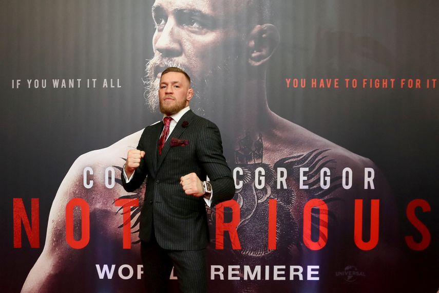 El actor irlandesa y experto en artes marciales mixtas Conor McGregor posa a su llegada para asistir al estreno mundial del documental Conor McGregor: Notorious en el Cine Savoy de Dublín, Irlanda, el 1 de noviembre de 2017.