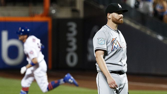Por los&nbsp;Marlins, Quijada (0-1) Quijada perdió al no sacar ni out