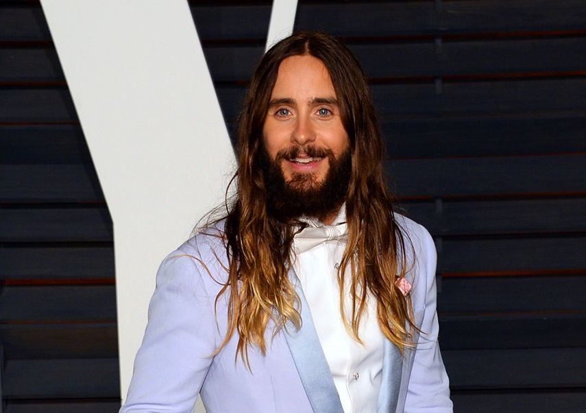 Jared Leto posa en la alfombra roja de los Oscar (AP)