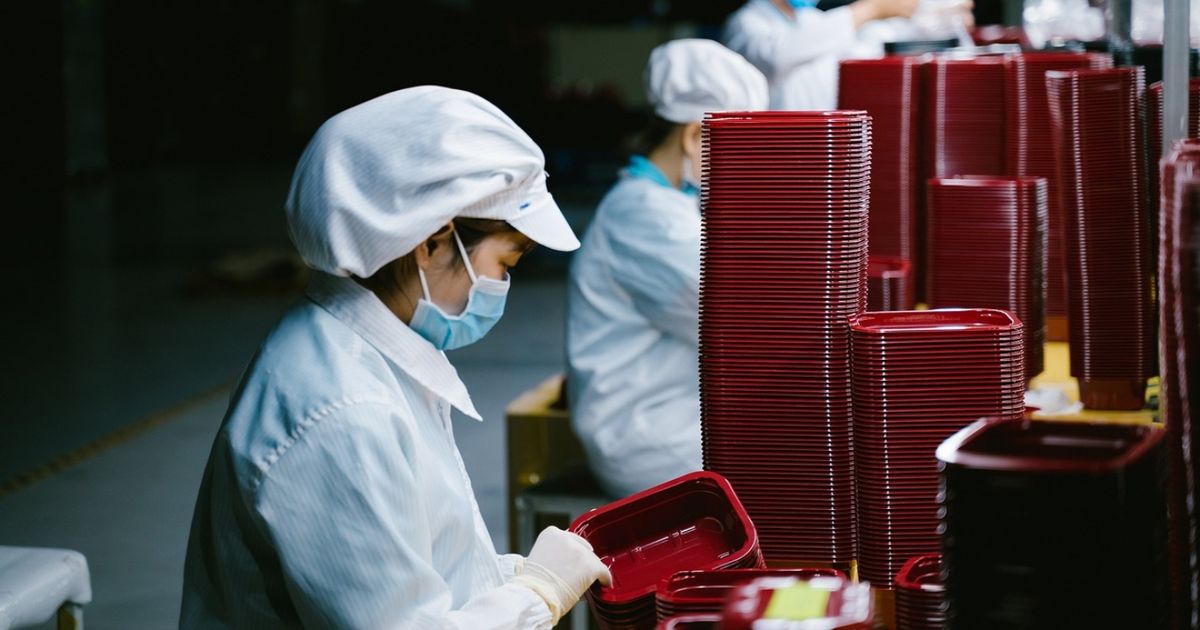 China reduce trabajadores por caída de producción, tras aranceles de EEUU