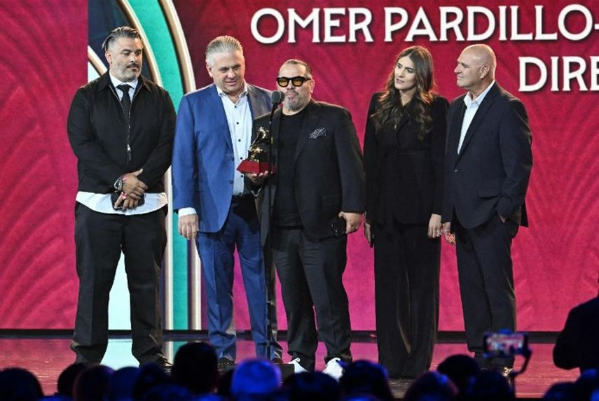 Nelson Albareda y Omer Pardillo-Cid reciben el Latin Grammy 2024 en la categoría Mejor diseño de empaque por el álbum “Celia Cruz En Vivo-100 años de Azúcar”.