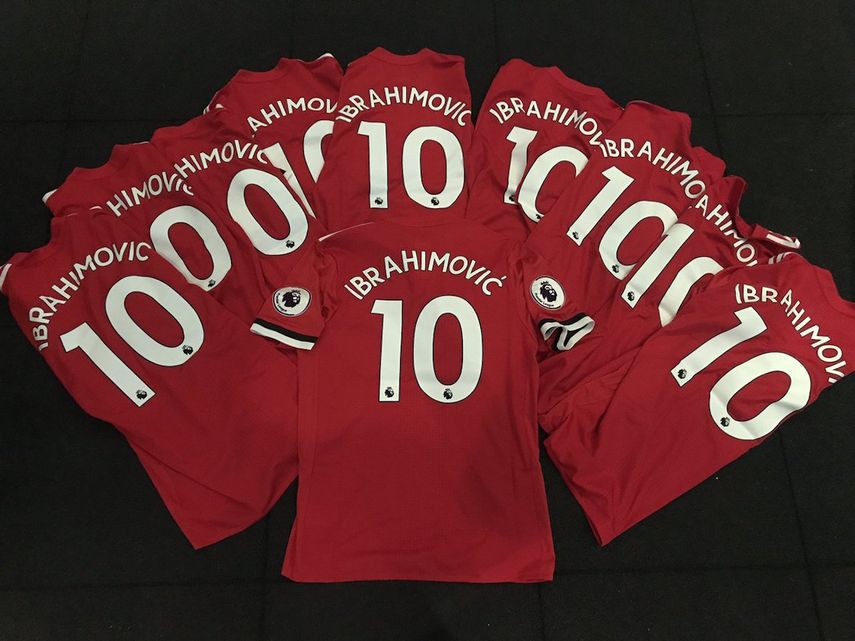 A fines de agosto el Manchester United comunicó sorpresivamente la renovación de contrato con el sueco.