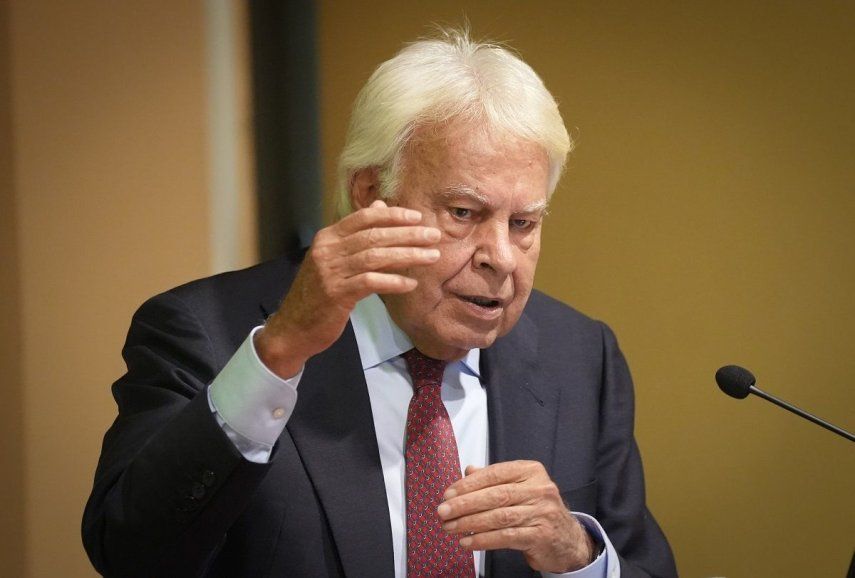 El expresidente del Gobierno Felipe González durante su intervención en el acto. A 13 de junio de 2024, en Sevilla (Andalucía, España). El expresidente del Gobierno Felipe González ha recibido este jueves el IV premio Alumni de Honor de la Universidad de Sevilla.