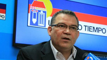 El diputado opositor, Enrique Márquez, indicó que si el TSJ aprueba el presupuesto 2017 sin el consentimiento de la AN, el Gobierno estaría al borde de una posible dictadura