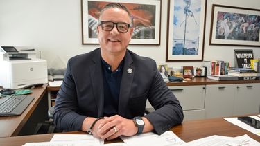 Art Noriega, administrador del Ayuntamiento de Miami.