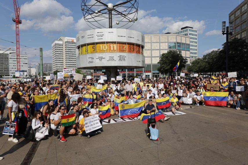 Berlín, Alemania, fue una de las ciudades donde los venezolanos salieron a protestar contra el fraude de Nicolás Maduro