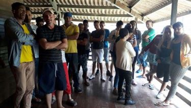 Más de 100 migrantes cubanos se encuentran en el albergue de Chiriquí, en Panamá, donde las autoridades locales esperan darle una solución a su situación migratoria.