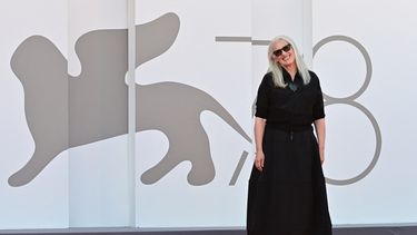 La directora neozelandesa Jane Campion llega para la proyección de la película El poder del perro presentada en competición durante el 78 Festival de Cine de Venecia, el 2 de septiembre de 2021 en el Lido de Venecia.