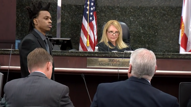 Ronnie Oneal III está acusado de disparar y golpear a su novia hasta la muerte en 2018, matar con un hacha a su hija autista &nbsp;y apuñalar a su hijo en Tampa