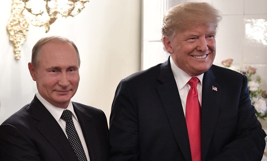 Vladimir Putin, presidente ruso, junto al mandatario estadounidense Donald Trump.