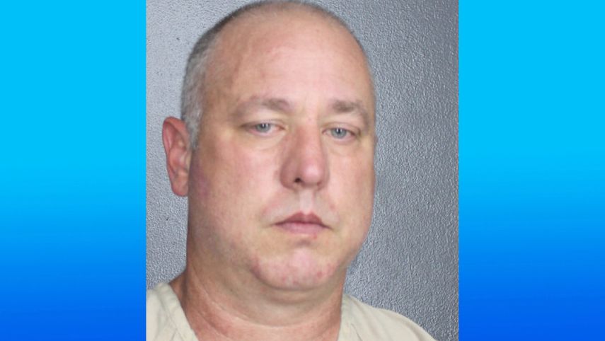 El oficial Christopher Pullease.