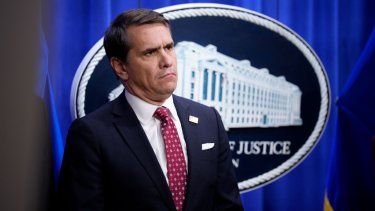 El fiscal general adjunto, Todd Blanche, habla con los medios durante una conferencia de prensa en el Departamento de Justicia, en Washington, DC.