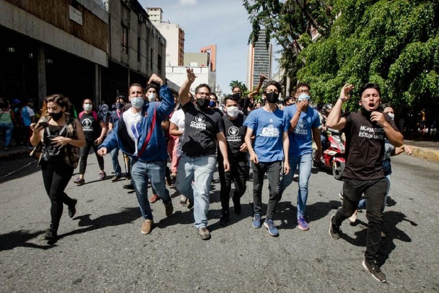Con consignas los universitarios rechazaron el fraude electoral organizado por Nicolás Maduro.&nbsp;
