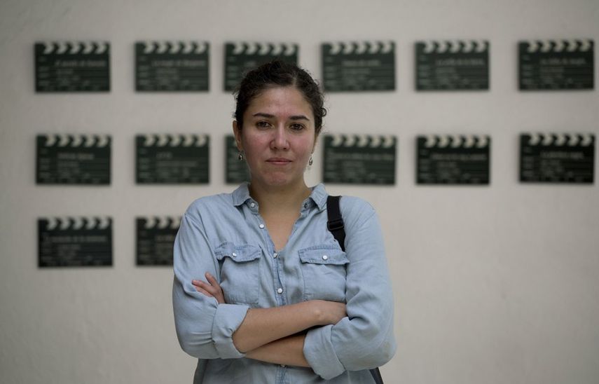 En esta fotografía del 20 de agosto de 2015 la directora mexicana Fernanda Valadez durante una entrevista en la escuela de cine Centro de Capacitación Cinematográfica, en la Ciudad de México sobre su cortometraje nominado al Oscar estudiantil 400 maletas.&nbsp;&nbsp;