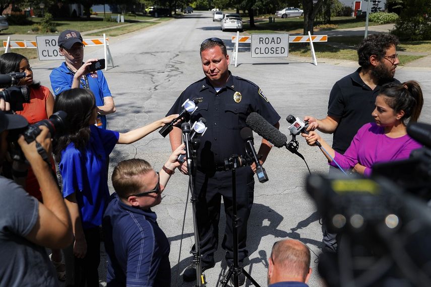 Doug Doherty, jefe de la policía en Bellbrook, habla con reporteros sobre el tiroteo en Dayton, Ohio el fin de semana, en Bellbrook, Ohio, el lunes 5 de agosto de 2019.&nbsp;