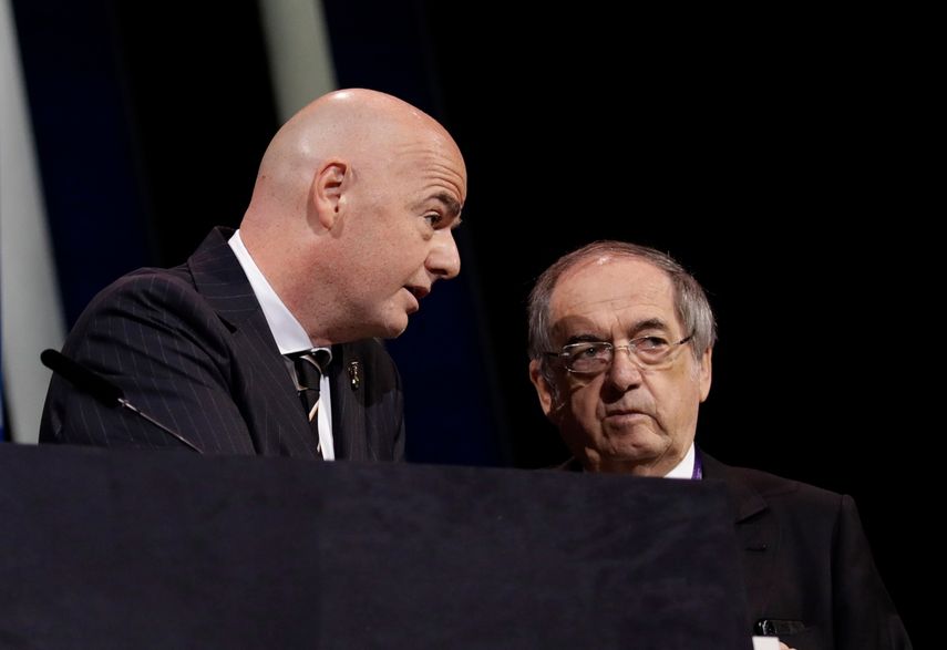 El presidente de la FIFA, Gianni Infantino (Izquierda) cuenta con el apoyo del presidente de la Federación Francesa de Fútbol Noël Le Graët (Derecha)