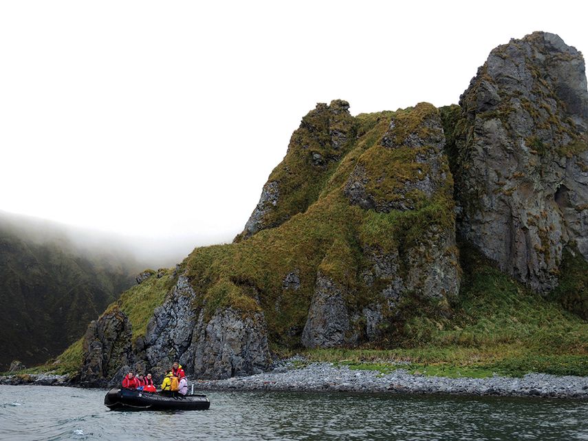 Tras varias escalas en islas muy específicas, desembarcamos en Shumshu para conocer el gran volcán Alaid con sus casi 2.300 metros de altura. (dpa)