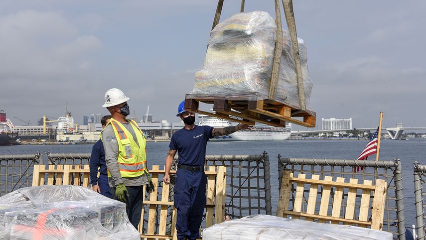 Momento en el que la droga es desembarcada en Fort Lauderdale.