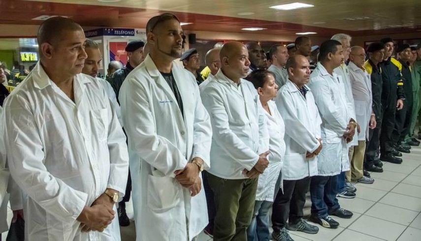 Brigada médica cubana a su llegada a Ecuador.&nbsp;