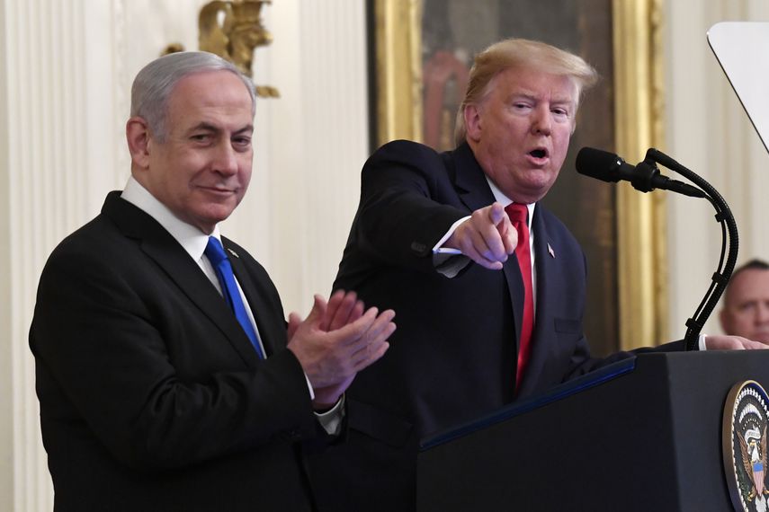 El presidente estadounidense Donald Trump con el primer ministro israel&iacute; Benjamin Netanyahu en la Casa Blanca en Washington, el 28 de enero del 2020.&nbsp;