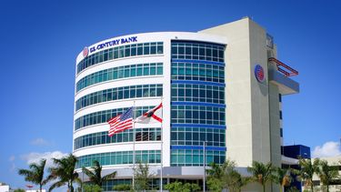 Edificio sede del&nbsp;U.S. Century Bank en la ciudad de Doral, en el sur de Florida.