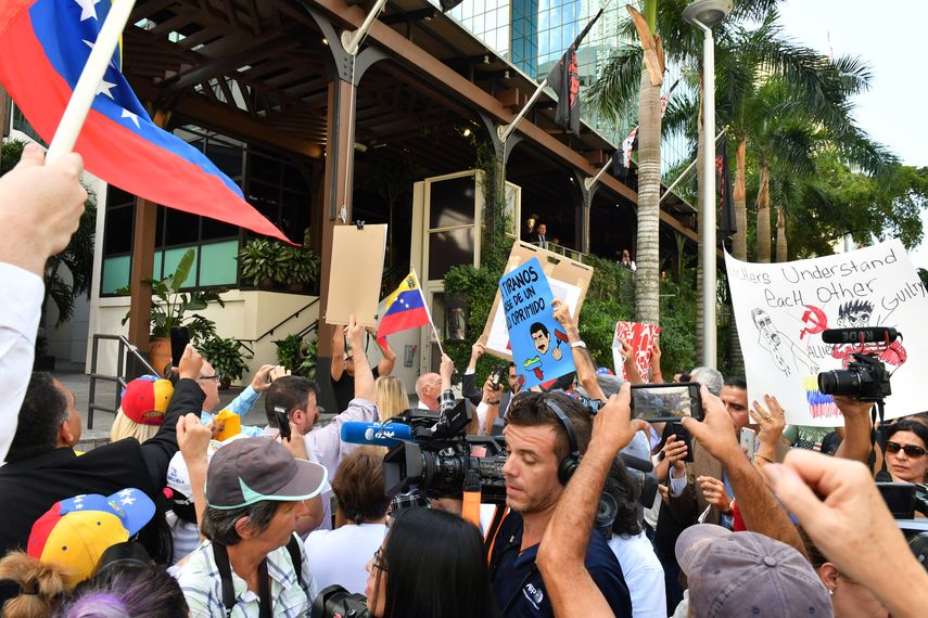 Manifestantes venezolanos muestran su descontento.&nbsp;