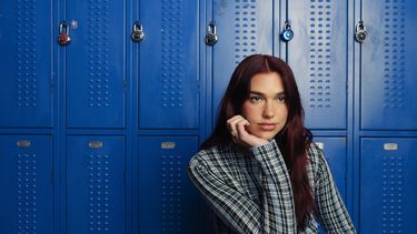 Dua Lipa posa para promover su nuevo álbum Radical Optimism el viernes 26 de abril de 2024, en Nueva York.