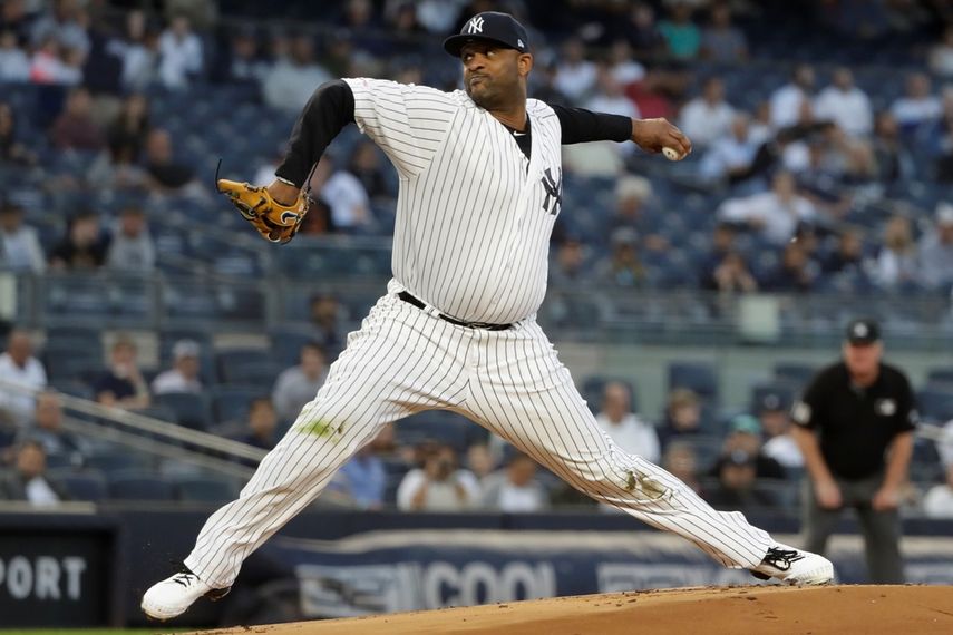 El lanzador de los Yanquis de Nueva York, CC Sabathia, lanza contra los Angelinos de Los &Aacute;ngeles, en la primera entrada del partido en Nueva York, el mi&eacute;rcoles 18 de septiembre de 2019