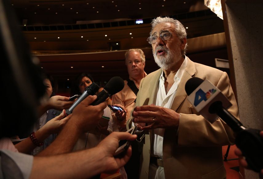 Plácido Domingo habla con la prensa sobre la pieza Carmen, de la Ópera de Los Angeles.&nbsp;