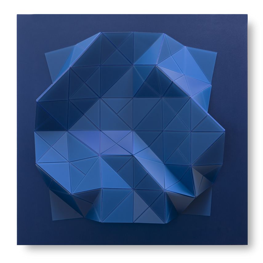 Una de las piezas que conforman la exposición FOLDS, de la artista peruana Sandra Szkolnik.