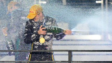 El holandés Max Verstappen, de Red Bull, celebra luego de ganar el Gran Premio de Las Vegas, el 22 de noviembre de 2025.