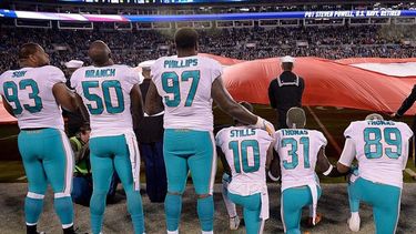 Varios jugadores del equipo de la Ciudad del Sol realizaron el gesto de protesta la pasada campaña.