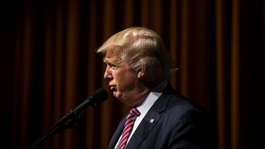 En su propuesta económica, de la que dijo dará más detalles en las próximas semanas, citó la eliminación del imp