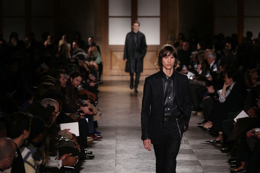Modelos presentan creaciones de Hermès para la colección de prêt-à-porter masculina otoño-invierno 2026/2027, en el marco de la Semana de la Moda Masculina de París, el 24 de enero de 2026.