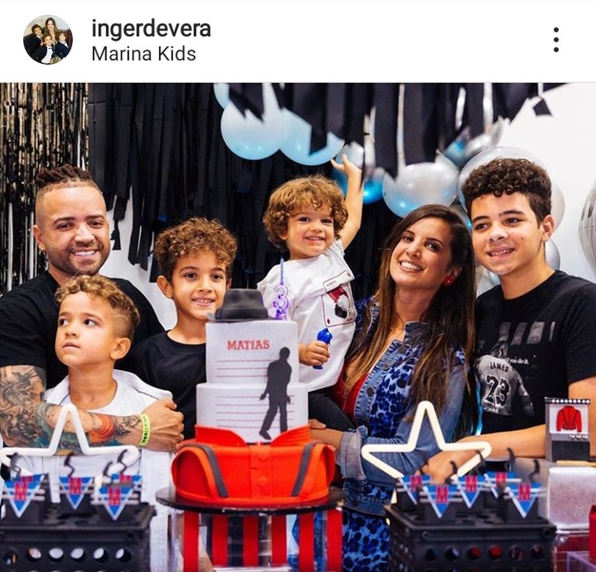 Nacho junto a sus hijos y su expareja, Inger Devera.