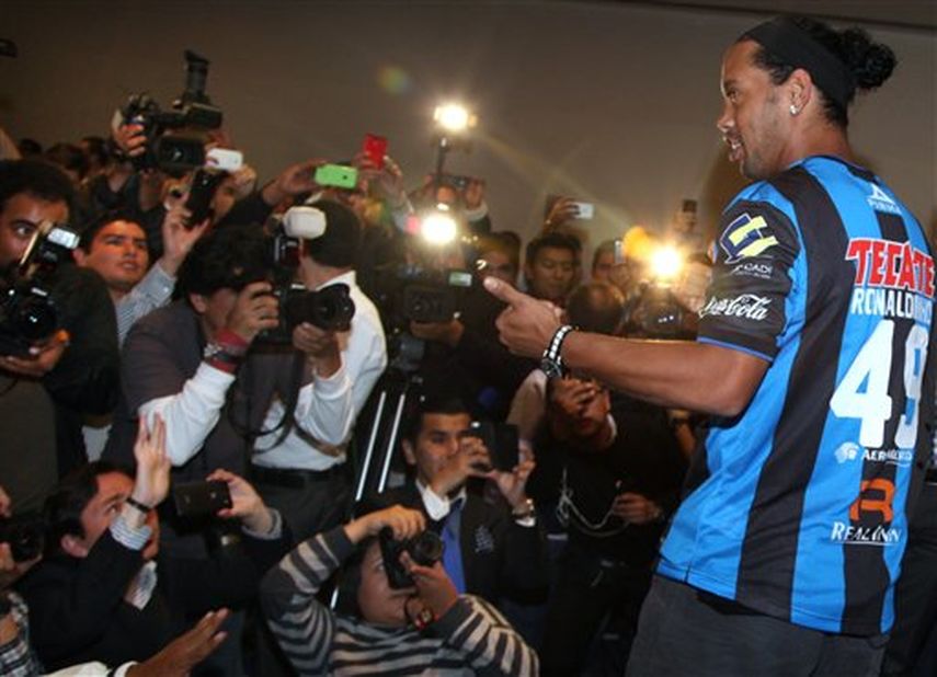 Ronaldinho es la gran esperanza de los Gallos Blancos. (AP)