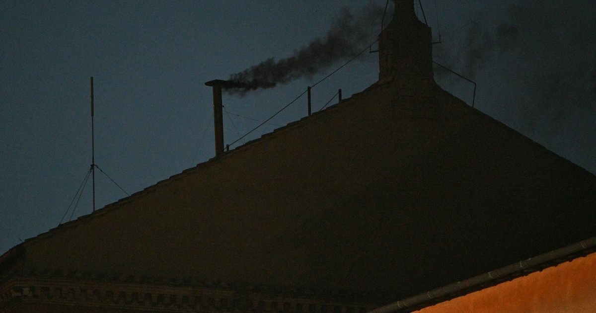 Fumata negra en el Vaticano, no hay acuerdo sobre un nuevo Papa
