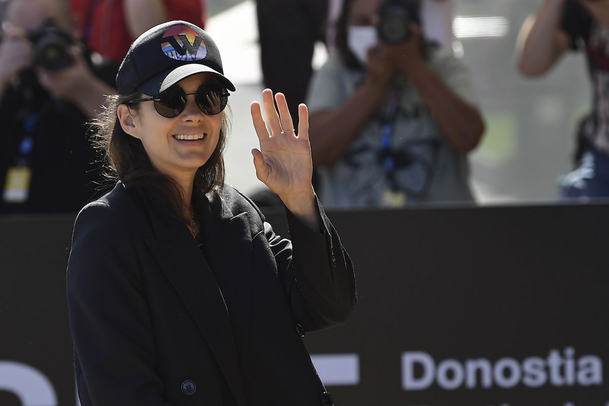 La actriz francesa Marion Cotillard saluda a la prensa al llegar a un hotel para la 69a edición del Festival de Cine de San Sebastián, el 17 de septiembre de 2021 en San Sebastián, España. Cotillard recibirá el premio Donostia a la trayectoria. La actriz francesa Marion Cotillard saluda a la prensa al llegar a un hotel para la 69a edición del Festival de Cine de San Sebastián, el 17 de septiembre de 2021 en San Sebastián, España. Cotillard recibirá el premio Donostia a la trayectoria.