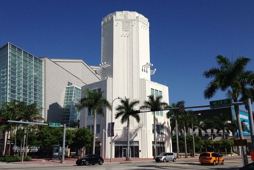 La gran torre que recuerda la tienda Sears prevalece entre los valores arquitectónicos del centro de Miami.(CORTESÍA) 