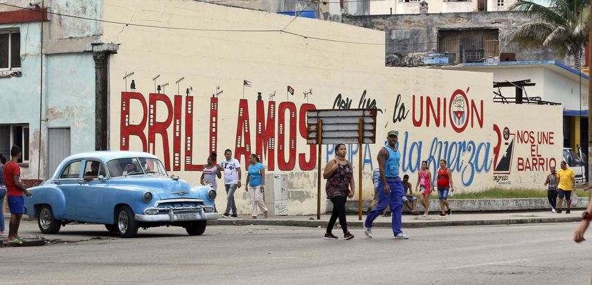 Cubanos en una calle de La Habana.&nbsp;
