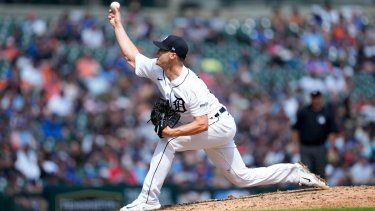 Matt Manning, de los Tigres de Detroit, lanza en la séptima entrada del partido ante los Azulejos de Toronto, el sábado 8 de julio de 2023, en Detroit.