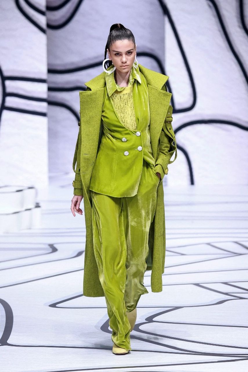 Ding Jie llevó el verde a la pasarela de la China Fashion Week, con su colección D. Martina Queen.