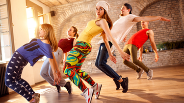 El baile es una de las actividades físicas recomendadas por los expertos para tener un cuerpi saludable.